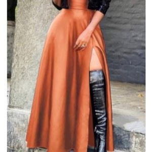 Long skirt with spilt